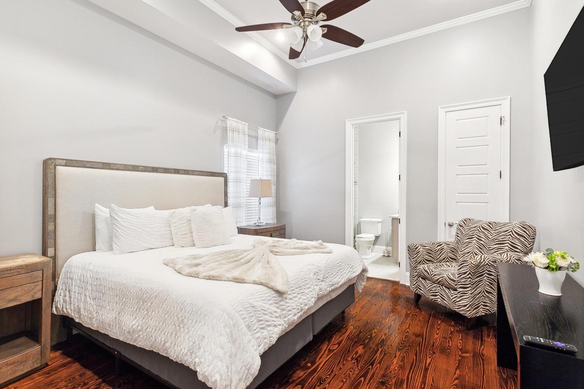 Amazing 3Bedroom Townhome, In Historic Dryade City ニューオーリンズ エクステリア 写真